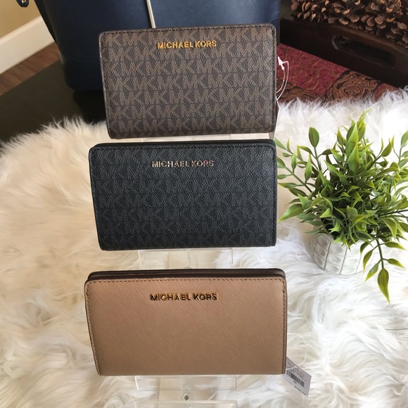 Sale ❗️Michael Kors wallet - Picture 5 of 8